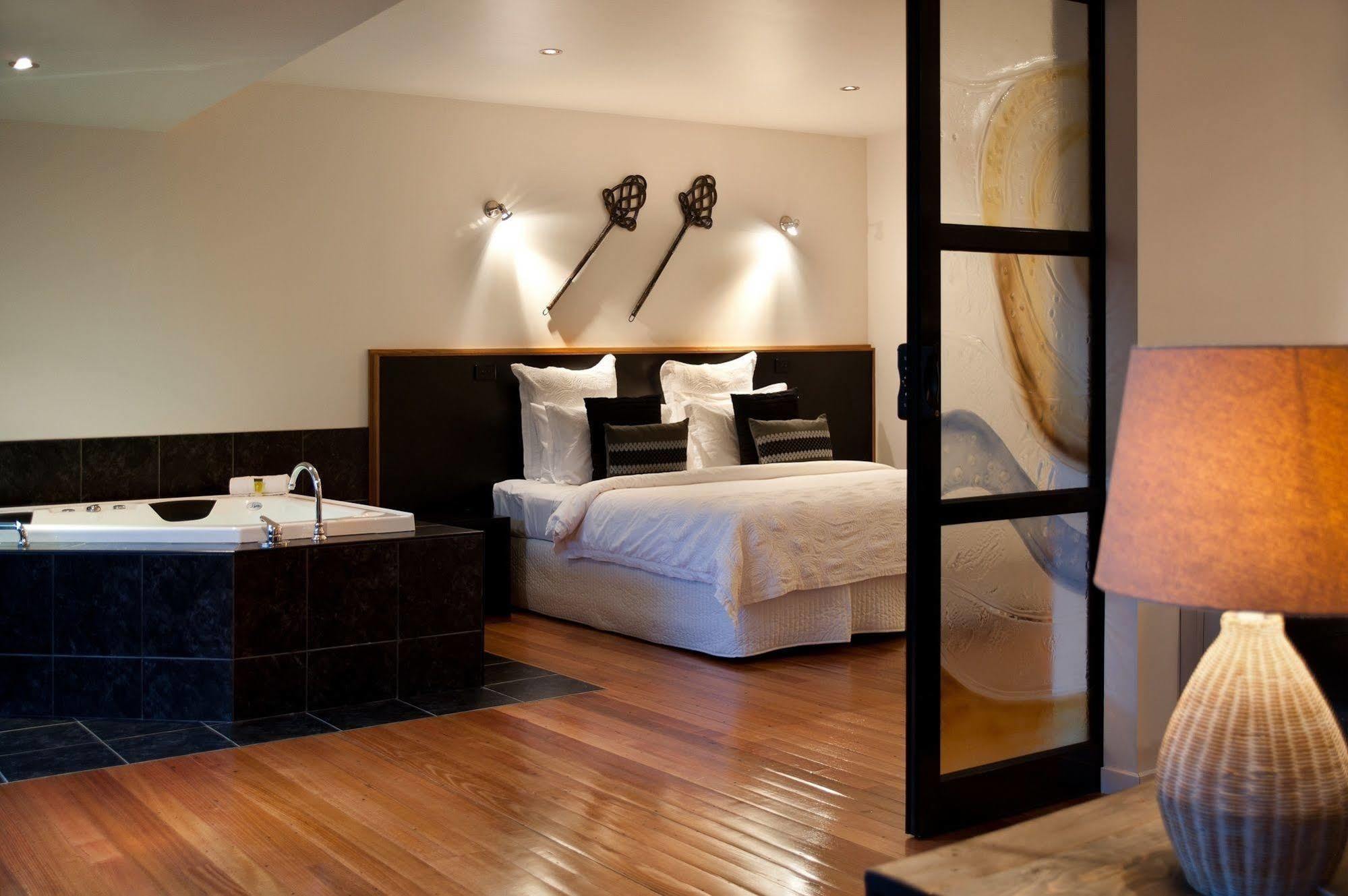 Springs Spa Villa เฮพเบิร์นสปริงส์ ภายนอก รูปภาพ